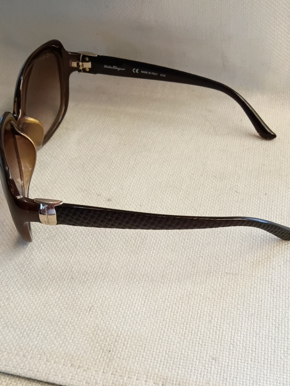 Salvatore Ferragamo Dark Brown Gradient Women's Sunglasses Brown Frame, Box, EUC - Picture 7 of 9